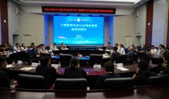 沉点核查了查核体例取课程方针的对应关系